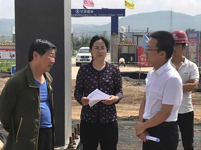 市政协副主席禹文长一行调研开云集团官网开云集团官网首页-开云(中国)过境车辆综合服务中心一期（开云集团官网开云集团官网首页-开云(中国)市中心充电站）项目建设工作(图2)