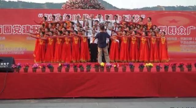 开云集团官网开云集团官网首页-开云(中国)泓源公司党委和兴北路社区绿地广场商圈党建联盟合作举办“讴歌新时代 共圆中国梦”纪念改革开放四十周年大型群众广场文化活动(图8)