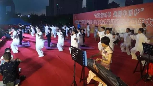 开云集团官网开云集团官网首页-开云(中国)泓源公司党委和兴北路社区绿地广场商圈党建联盟合作举办“讴歌新时代 共圆中国梦”纪念改革开放四十周年大型群众广场文化活动(图11)