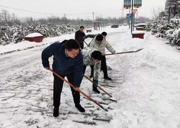 开云集团官网开云集团官网首页-开云(中国)
组织全体员工扫雪除冰(图2)